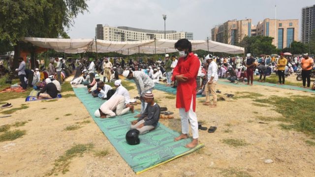 गुड़गाँव में नमाज़ को लेकर हंगामा, क्या है पूरा मामला- प्रेस रिव्यू -  Hakaro News