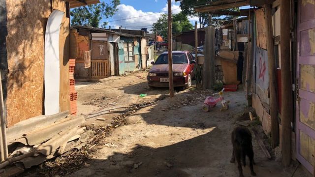 Ocupação Anchieta é formada por barracos de madeira