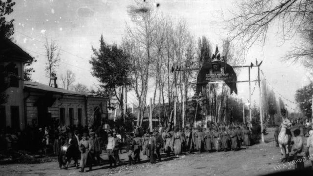 1927-жылдын 7-ноябрындагы Пишпектеги демонстрация .