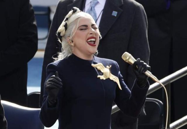 Lady Gaga dey perform di national anthem