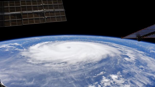 مشهد لإعصار سام فوق المحيط الأطلسي من محطة الفضاء الدولية في سبتمبر/أيلول 2021