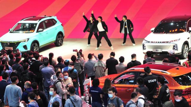 2021年上海车展上，各家厂商的新能源汽车成为主角。(photo:BBC)