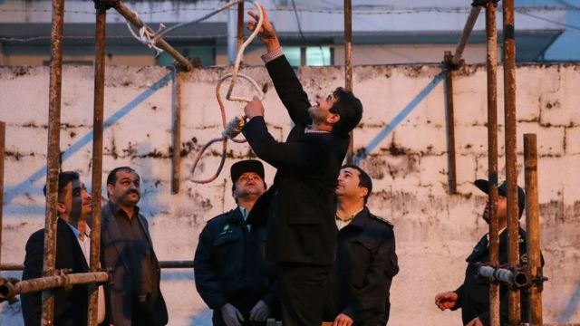 السلطات تجهز الساحة لتنفيذ حكم الإعدام