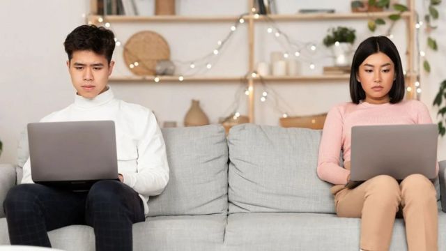 أدى غياب الروتين المعتاد وانعدام الأنشطة الخارجية الترفيهية إلى تفاقم المشاكل والمعاناة لدى بعض الأزواج