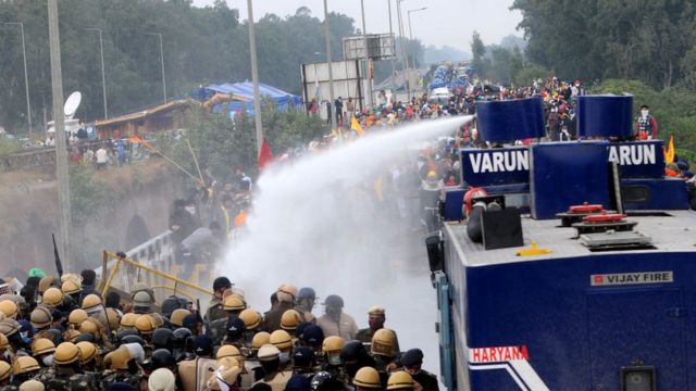Police use water cannons on protesting farmers