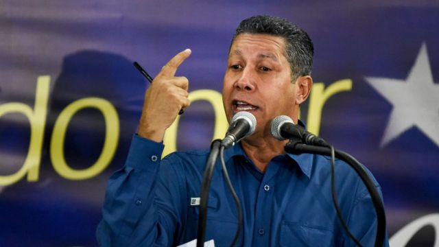 Henri Falcón, da un discurso tras conocer los resultados electorales