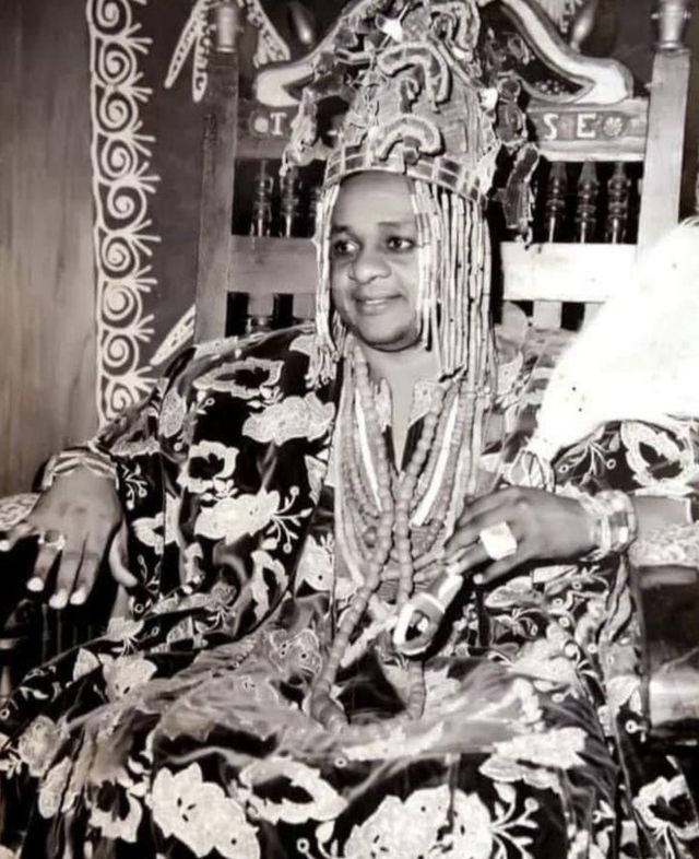 Alaafin Oyo s Life And Times In Picture N n w r n Wo gb Ay alaafin-oyo-s-life-and-times-in-picture-n-n-w-r-n-wo-gb-ay