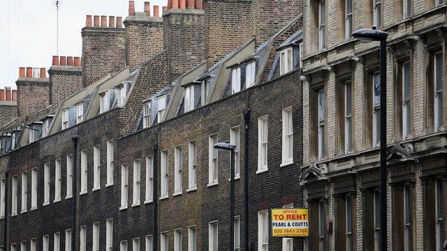 Serie de casas en una calle de Londres.