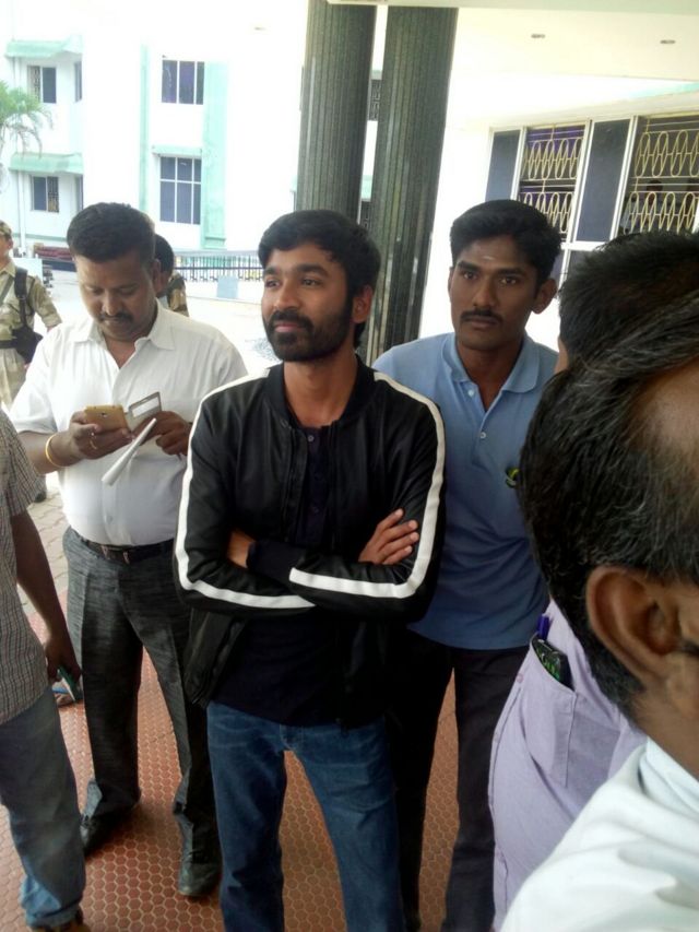 மதுரை உயர் நீதிமன்றத்தில் நடிகர் தனுஷ்