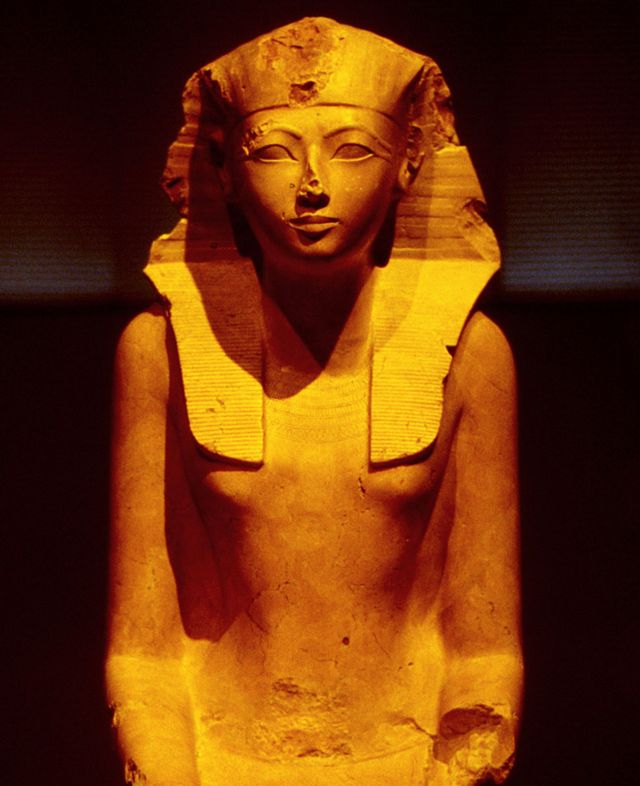Estatua de Hatshepsut arrodillada