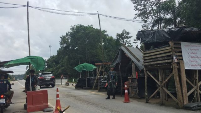 Những công sự kiểm soát di chuyển của người dân do quân đội Thái Lan trấn giữ ở huyện Waeng, tỉnh Yala
