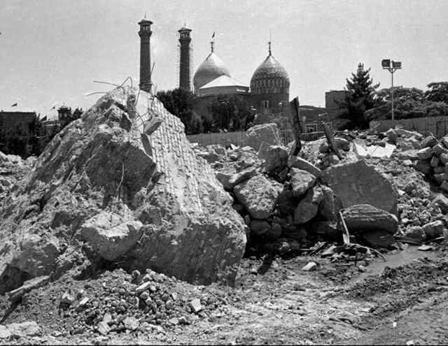 مقبره تخریب شده رضا شاه در شهر ری