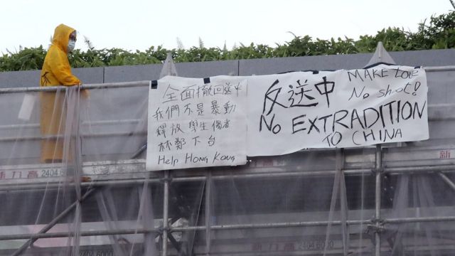 ADMIRALTY, HONG KONG - JUNE 15: A man attempts to jump from Pacific Place, Admiralty, in protest of the extradition bill. His note asks for Chief Executive to step down, the withdrawal of the extradition bill, and the release of students who participated in the protest on June 15, 2019 in Admiralty, Hong Kong. (Photo by K. Y. Cheng/South China Morning Post via Getty Images)