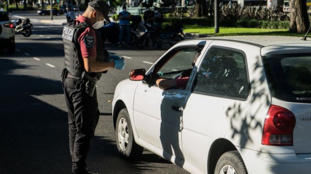 chequeo policial en Argentina