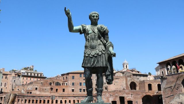 Estatua de Julio César en Roma.