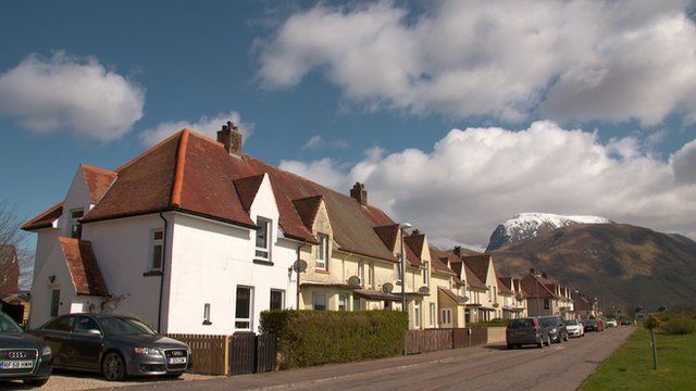 Taighean agus Beinn Nibheis