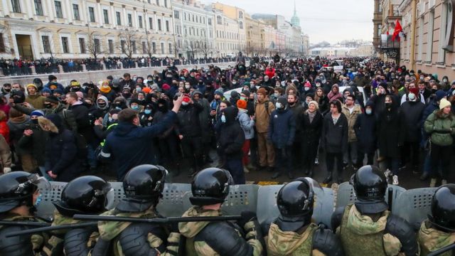 Фото: акции в поддержку Навального в России и за рубежом - BBC News Русская  служба