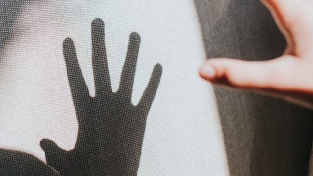 கடலூரில் மாணவியை கூட்டுப் பாலியல் வல்லுறவு செய்த சக மாணவர்கள்: அதிர்ச்சி சம்பவத்தின் பின்னணி என்ன?