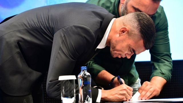 Brasileiro Pepe assina contrato na Turquia