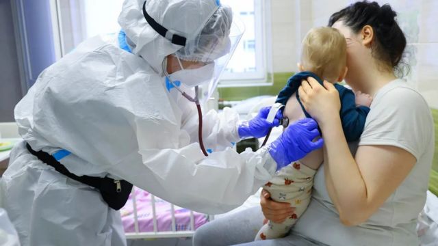 俄罗斯研究人员正在调查过敏和长时间感染新冠病毒之间是否存在联系，但现在下结论还为时过早。(photo:BBC)