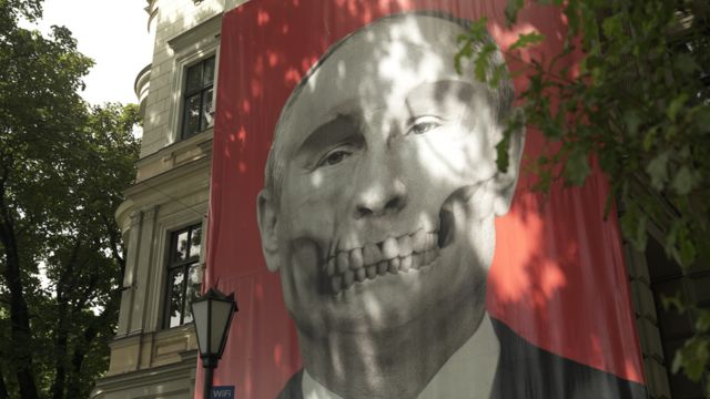 Растяжка с Путиным в виде черепа