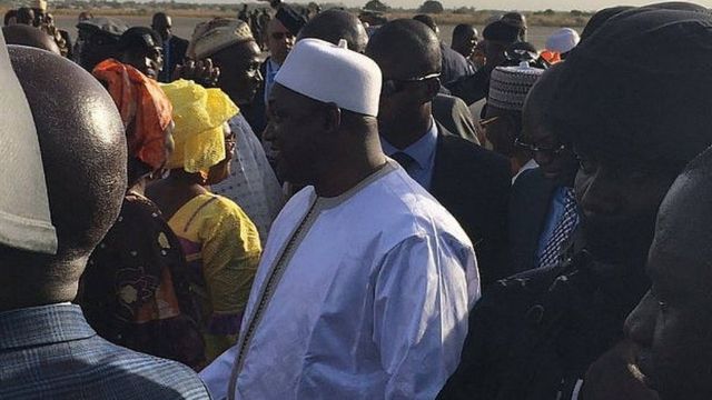 Adama Barrow ya isa Banjul.
