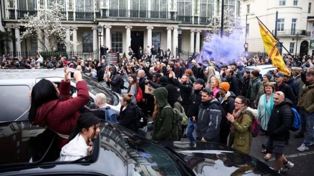 Traffic stops as protesters crowd cars on Park Lane