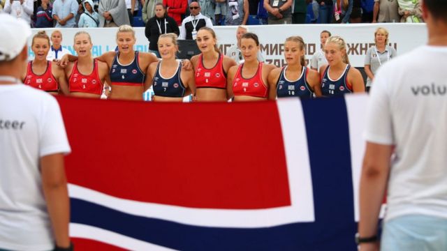 2018'de mücadele eden Norveç plaj hentbol takımı