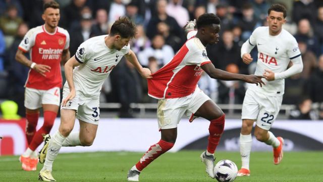 Bukayo Saka of Arsenal is pulled back by Ben Davies of Tottenham