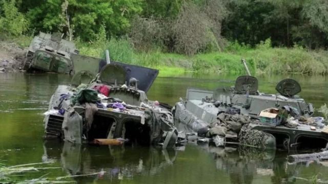 Nehirdeki Rus tankları