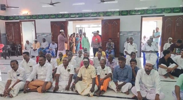 பள்ளிவாசல் திறப்பு : சீர்வரிசையுடன் வந்த இந்துகள், கிறிஸ்தவர்கள்