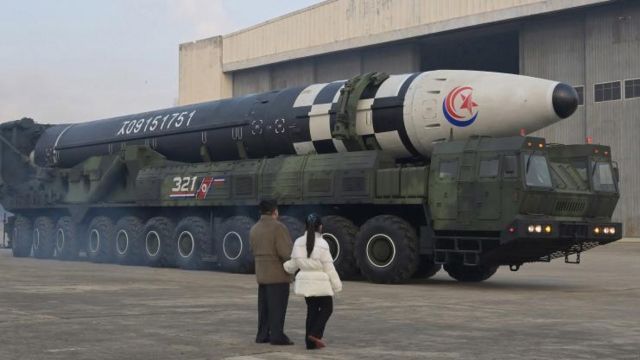 Kuzey Kore lideri Kim Jong-un ve kızı