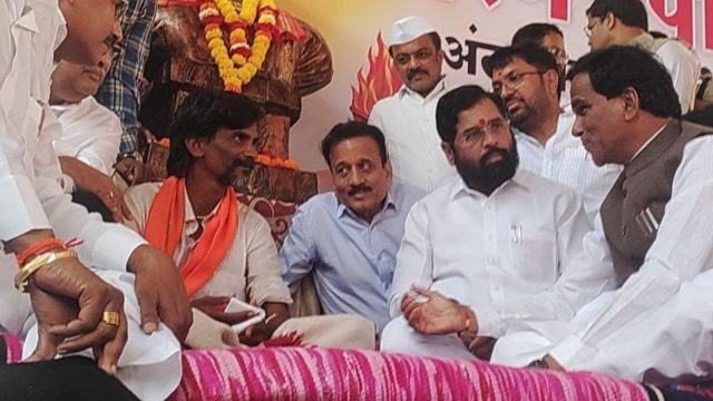 मुख्यमंत्री एकनाथ शिंदे आणि मनोज जरांगे पाटील भेट