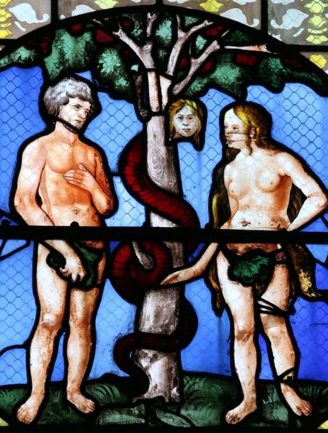 Vitral de Adão, Eva e Lilith no Jardim do Éden, Catedral de Auxerre, França.