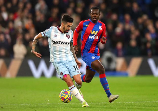 Manuel Lanzini keeps the ball under pressure from Tyrick Mitchell