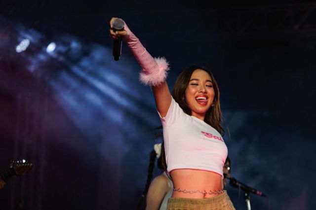 Rapper Milli của Thái Lan từng gây sốt khi mang xôi xoài lên sân khấu Coachella tại Mỹ