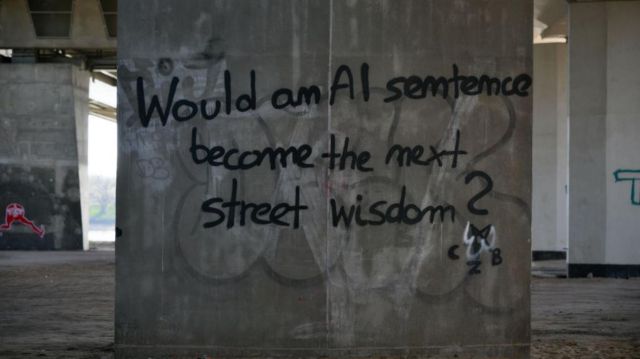 Pichação em Varsóvia, Polônia, diz: "Uma frase da inteligência artificial vai se tornar a próxima sabedoria das ruas?".