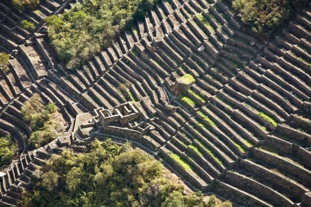 Vista aérea de ruínas incas