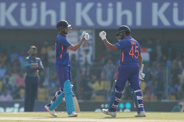 இந்தியா ரன் குவிப்பு: கோலி சதம்