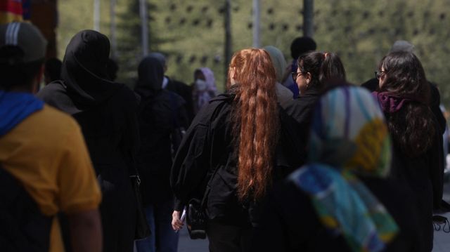 زنان بدون حجاب اجباری در ایران 