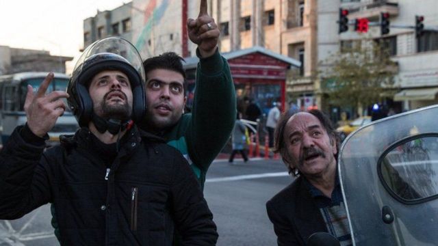 واکنش مردم تهران به شلیک ضدهوایی به دنبال دیده شدن پهپاد