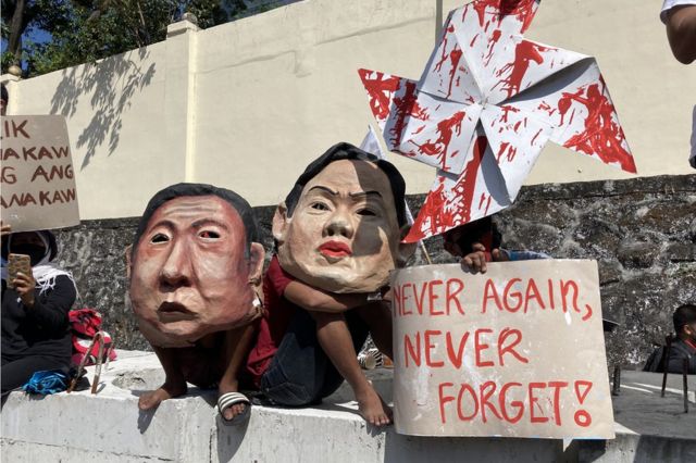 Anti marcos protesters