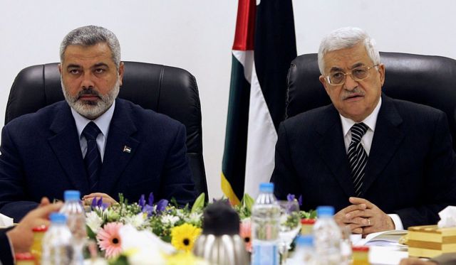 En marzo de 2007 Ismail Haniya y Mahmoud Abbas formaron un gobierno de unidad que no prosperó. 