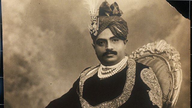 1919 માં અસ્પષ્ટ તે ભાવનગરના મહારાજા સરખા ભાવજી ચોજી બાવ ચોજી