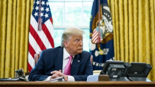 Трамп в Овальном кабинете