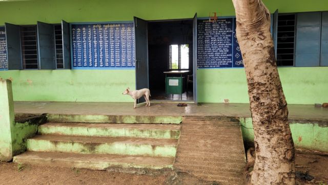 பள்ளி குடிநீர் தொட்டியில் மலமா?