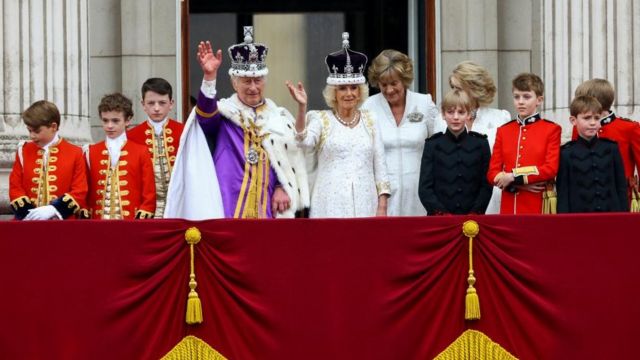 写真で見る】 英国王チャールズ3世の戴冠式 - BBCニュース