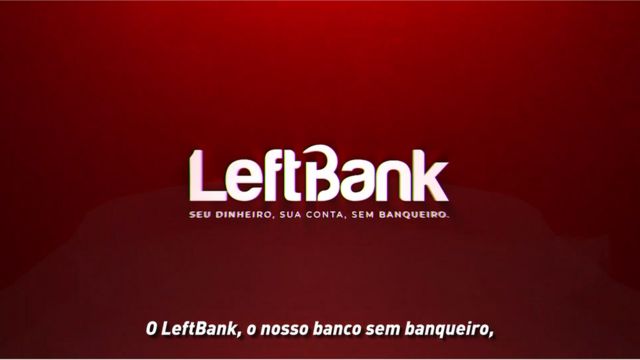 Logotipo do LeftBank em vídeo de lançamento da fintech. Sob o logotipo, lê-se 'Seu dinheiro, sua conta, sem banqueiro". Há ainda uma legenda do vídeo, que diz "LeftBank, o nosso banco sem banqueiro'