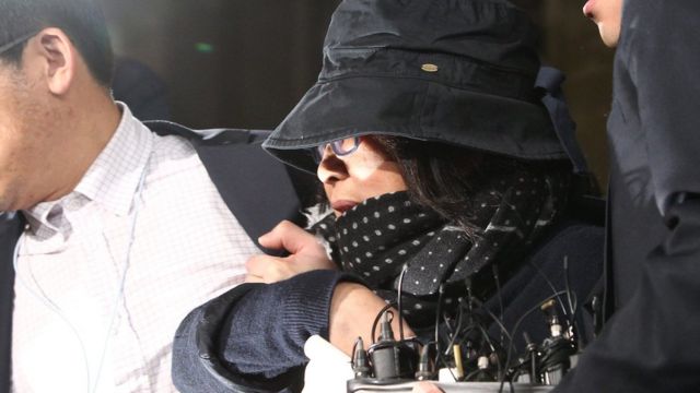 Choi Soon-sil (C) arrives to the Seoul Central District Prosecution Office
