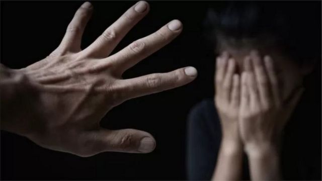 பெற்ற மகளிடமே அத்துமீறிய தந்தை